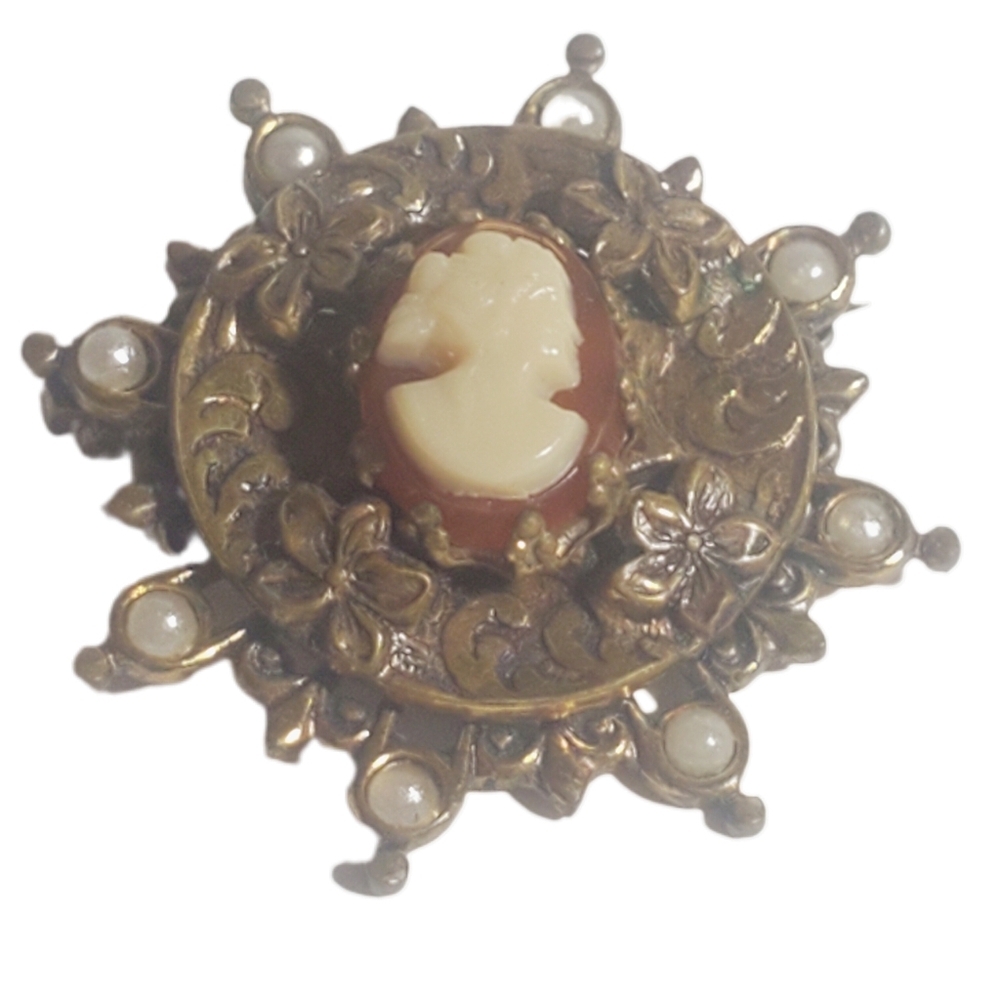 Vintage Gold Plated Ornate Cameo Brooch with a Gold-tone Setting & Faux Pearls